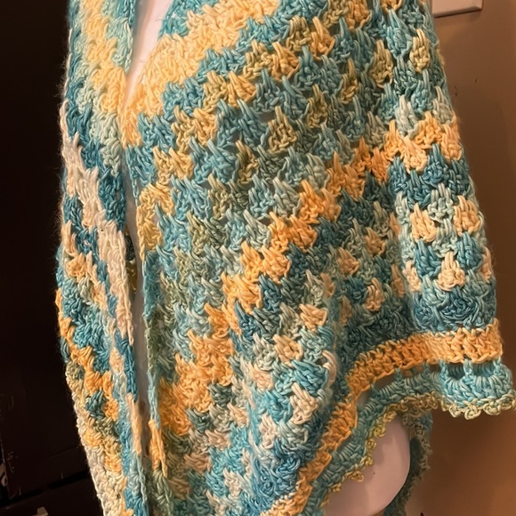 Spring Shawl. Handmade. - Picture 4 of 9